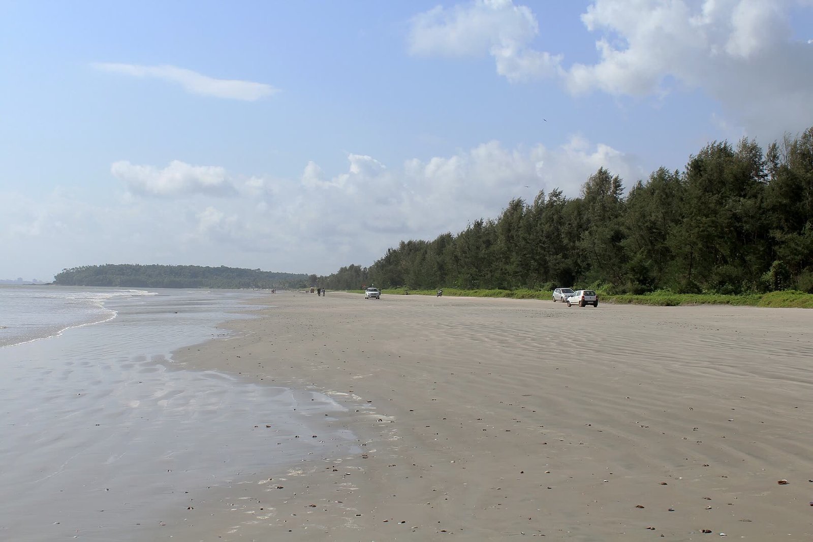 Muzhappilangad drive-in beach in Kannur